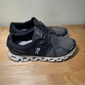 On Running Cloud Sneakers Women’s 8.5 Black White Swiss Engineered